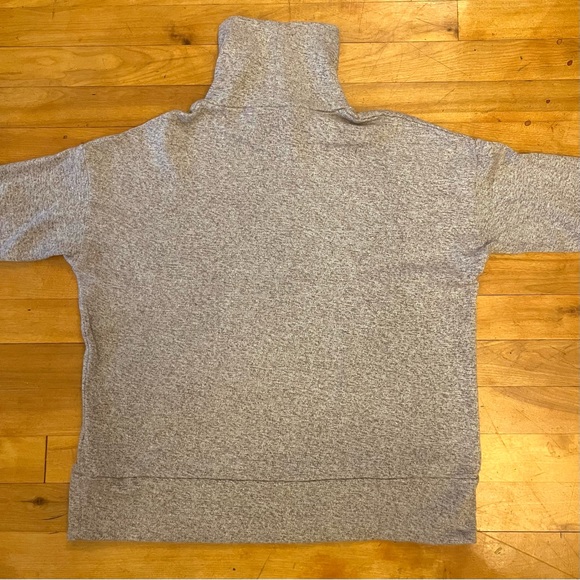 🇨🇦Any 3@$33🇨🇦 COMMUNITY Light Burgundy & White  Turtleneck Sweater - SMALL - Picture 7 of 9